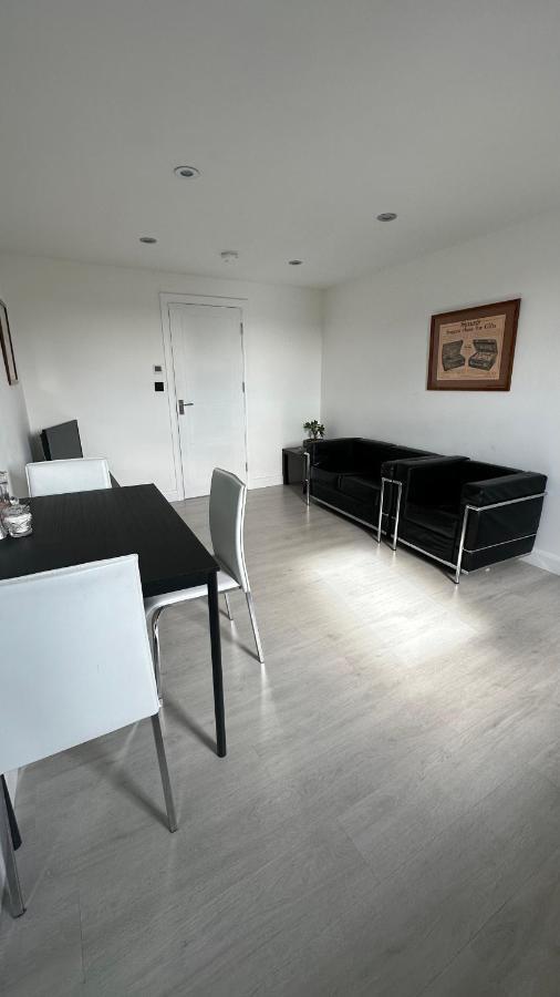 Stunning New 1 Bedroom Apartment ロンドン エクステリア 写真